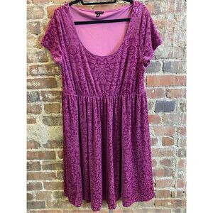 TORRID Magenta Pink/Purple Raise Velvet Floral Print Scoop Neck Cap Sleeve Knee